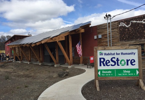 Solar array at Bend Area Habitat for Humanity ReStore. Photo by Jennifer Kalez, Oregon Department of Energy.